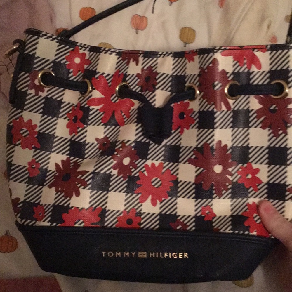 Fair Tommy Hilfiger- ready for a home
